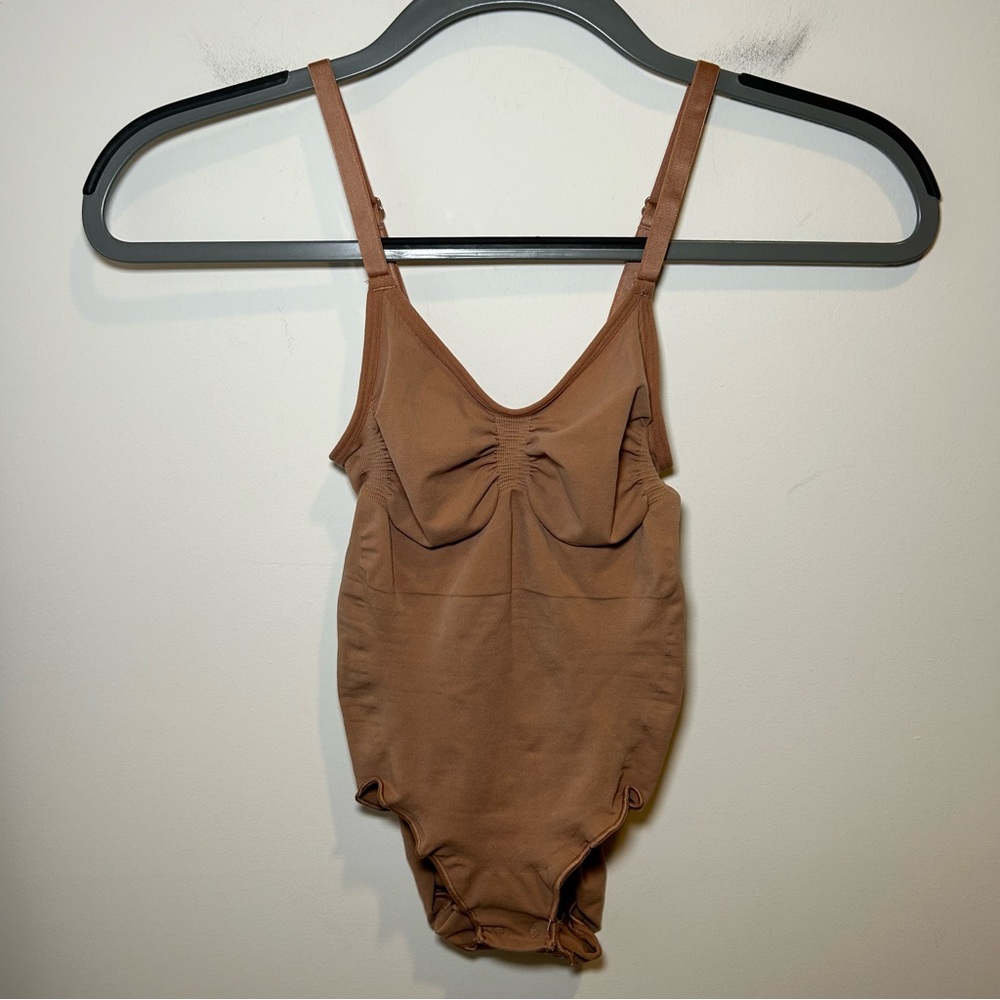 Skims Seamless Sculpt Brief Bodysuit Tan Size Small/Medium - Picture 1 of 5